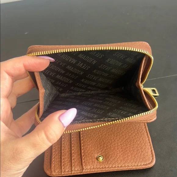 NWOT Steve Madden Brown Wallet with Gold Accents - Picture 6 of 9
